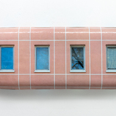 Hein Spellmann - Altrosa Gebäude, 2023, Silikon, Acryl, CLC-Print, Schaumstoff, Holz