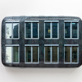 Hein Spellmann - Schwarzes Gebäude, 2023, Silikon, Acryl, CLC-Print, Schaumstoff, Holz
