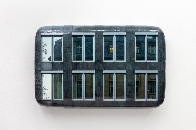 Hein Spellmann - Schwarzes Gebäude, 2023, Silikon, Acryl, CLC-Print, Schaumstoff, Holz